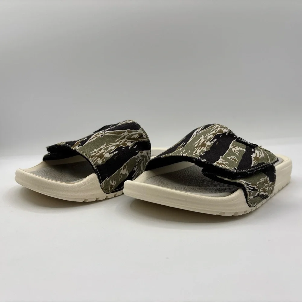 Hey Dude Boys Phoenix Youth Camo Tiger Stripe Size K11 Slides/Sandals